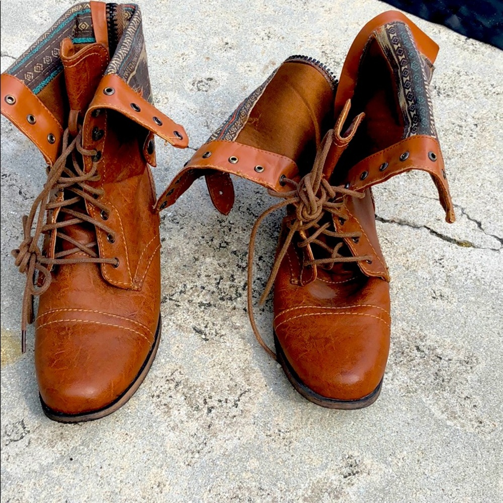 Like new tribal combat boots